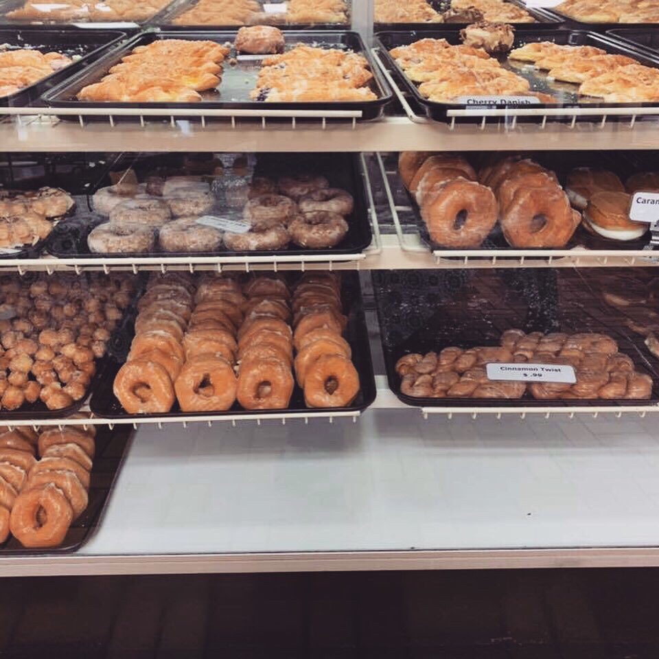 DowntownJCTN's tweet photo. W Walnut street just got sweeter!🍩 Welcome to the Downtown Johnson City family, Peggy Ann Bakery!! Peggy Ann Bakery had their grand opening today for their Downtown Johnson City location!🍪🍩 https://t.co/MNiH0jl76z