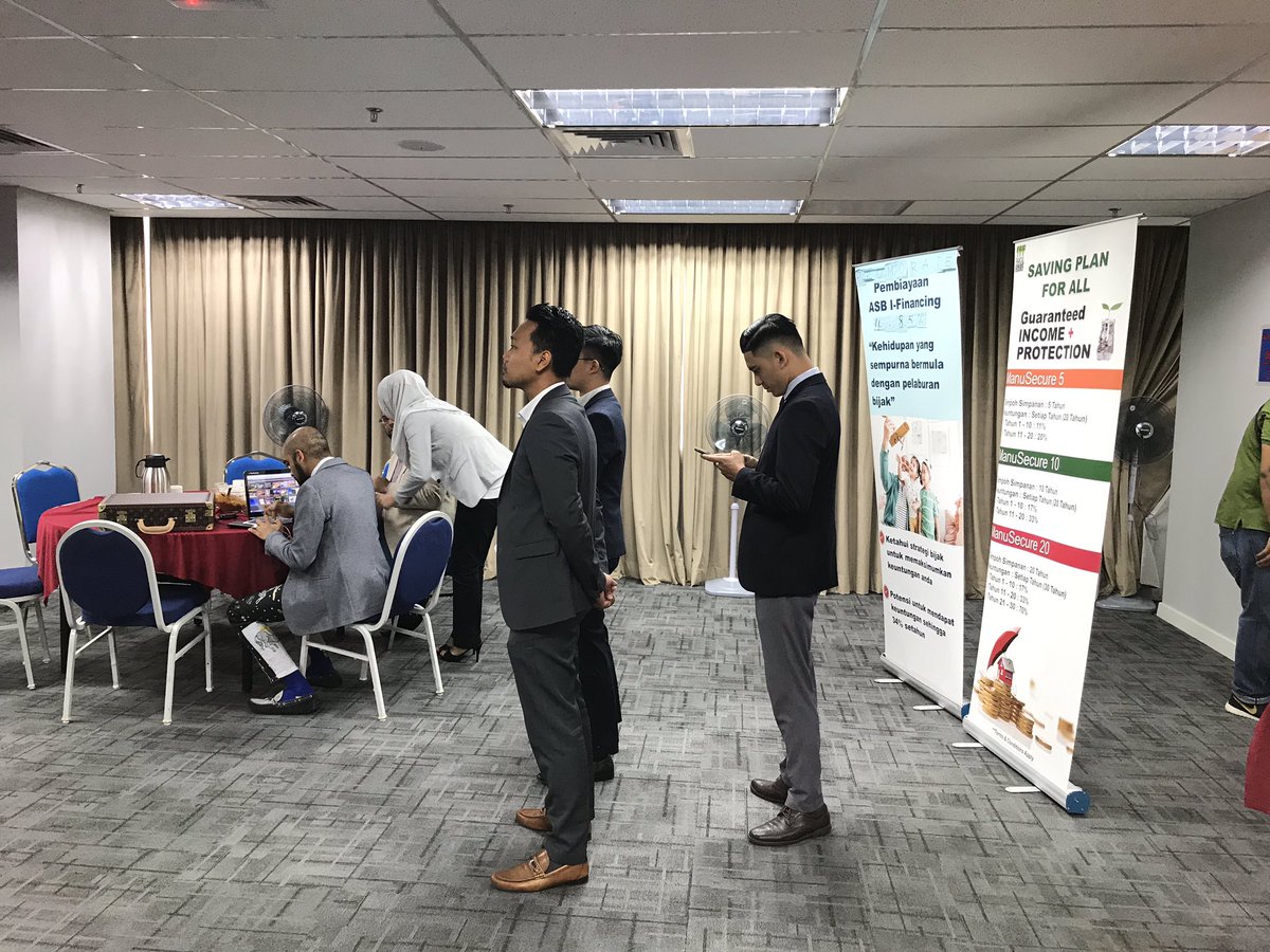 JKRKualaLumpur's tweet photo. 12 September 2019: Satu Taklimat Kewangan oleh GYW Consultancy di Dewan Serbaguna @JKRKualaLumpur
@MOWorks
@JKRMalaysia
@JkrklWp
#TogetherWeDeliver
#WorkAsAFamily
#SayangiMalaysiaku https://t.co/ItU6YxiKVe
