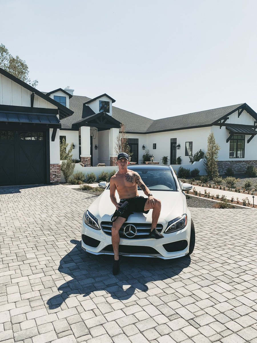 iamjasonjonas's tweet photo. Honey, 

I’m home 🤫🤯 https://t.co/v2LYb81eqH