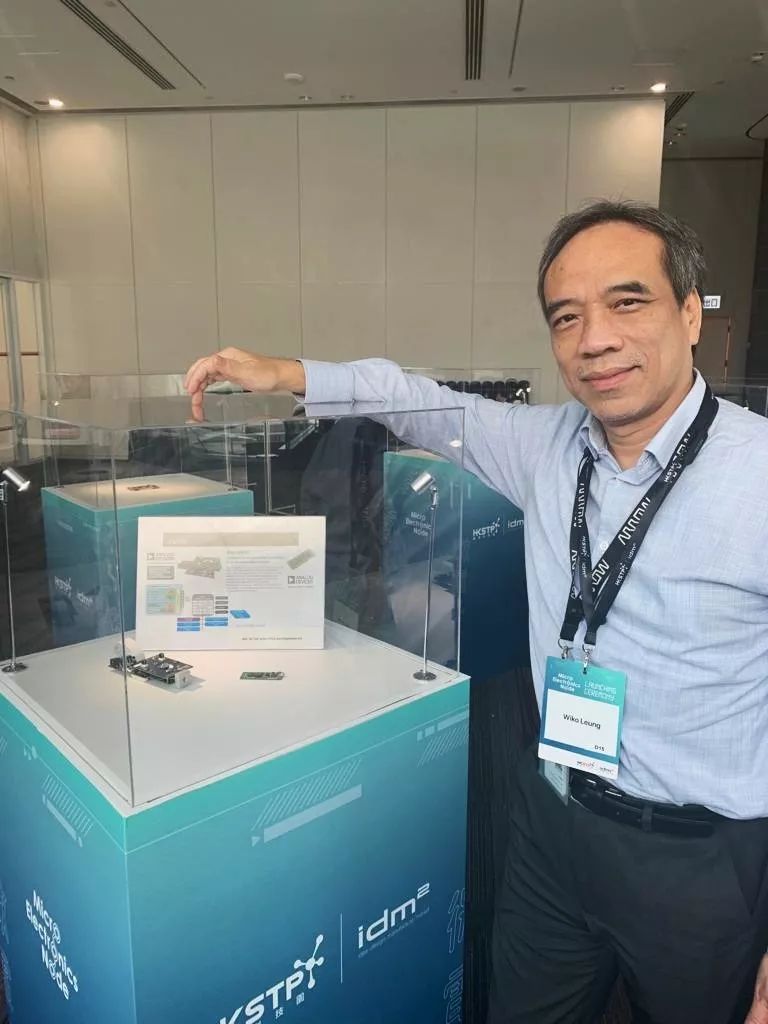 在香港科學園舉行的Micro-Electronics Node順利完成，吸引了200多名業界人士參加。很榮幸，艾睿電子工程方案中心總監陳旭昇先生被邀請擔任小組討論嘉賓之一，探討微電子行業在香港的 發展和前景。艾睿電子更夥伴供應商 Analog Device, Intel, Lattice和Microsemi，即場展示產品，以及講解FPGA的應用。