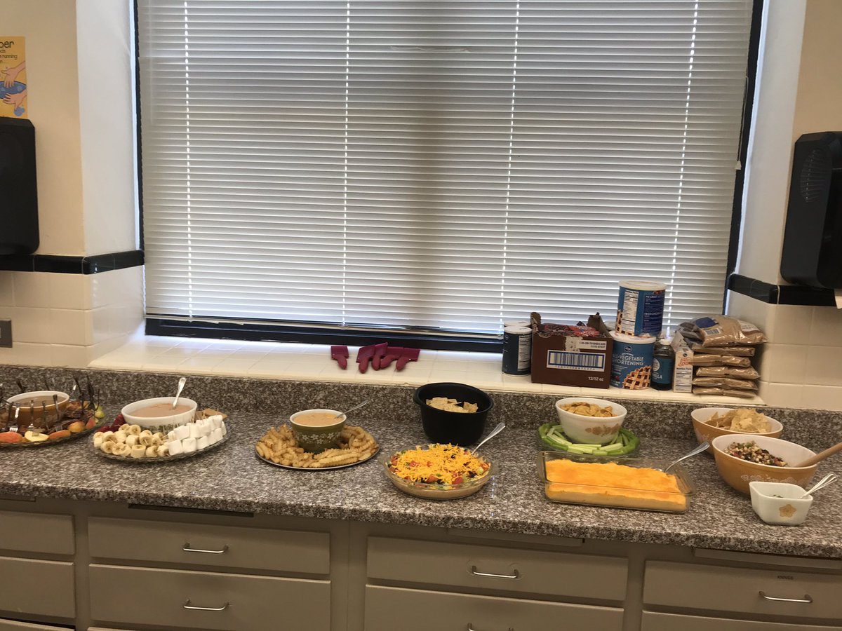 RobinGoad5's tweet photo. Chemistry Unit in the Kitchen: homogeneous and Heterogeneous mixtures - yummy https://t.co/J1bQBJjNh6