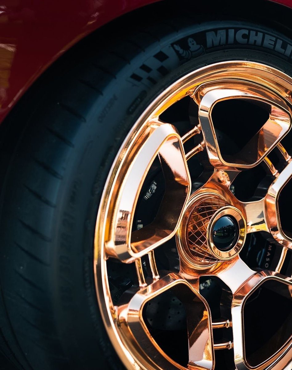AdrAutomovil's tweet photo. Gold.
(DeTomaso P72) https://t.co/0jWYVgOcvZ