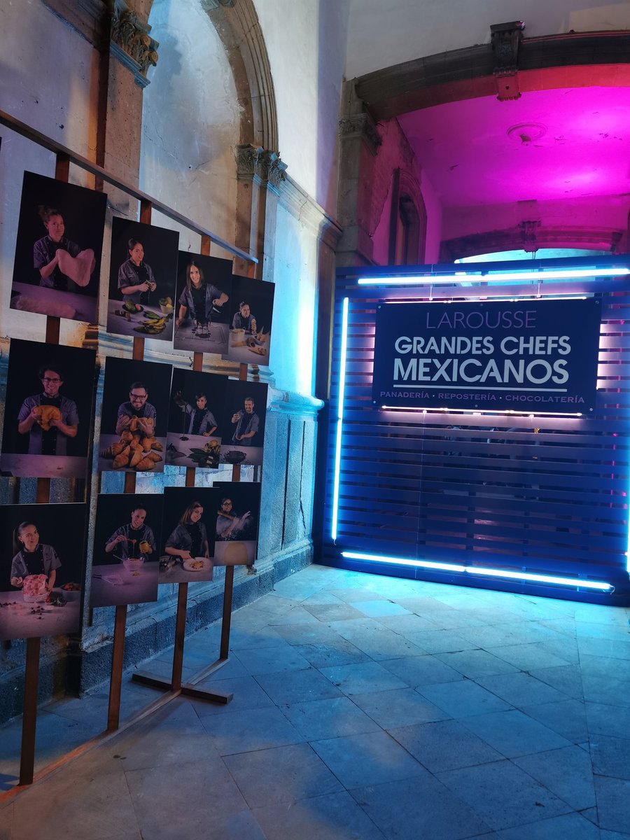 Estamos en conferencia de prensa para conocer todos los detalles del lanzamiento del libro: Larousse Grandes Chefs Mexicanos, donde participan los 30 mejores chefs panaderos, reposteros y chocolateros de México ❤️ ¡Te contamos! <a href="/cmexicana/">Culinaria Mexicana</a>