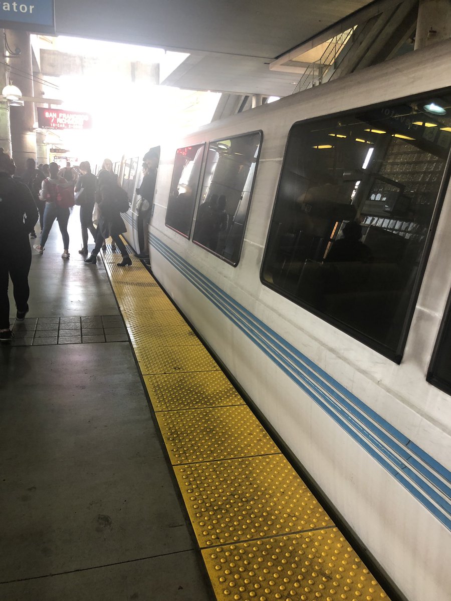 Blipkin's tweet image. Just made a successful @SFBART to @Caltrain transfer at #Millbrae. Almost like we had integrated transit and not just a schedule fluke. @seamlessbayarea #TransitWeek2019