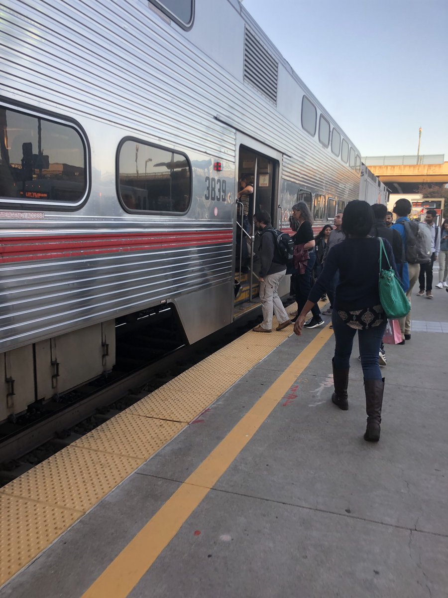 Blipkin's tweet image. Just made a successful @SFBART to @Caltrain transfer at #Millbrae. Almost like we had integrated transit and not just a schedule fluke. @seamlessbayarea #TransitWeek2019