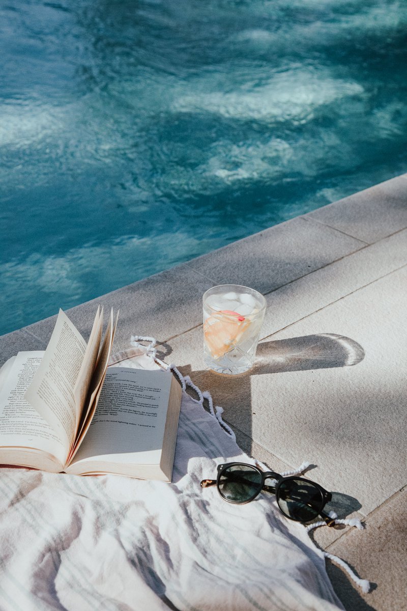 Spring is here 🌿Come and spend it by the pool🙌 
Book your stay here - bit.ly/2yPzZLA