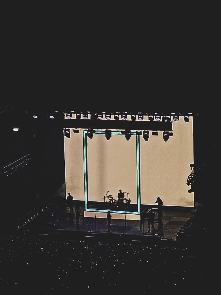 _jonah1997's tweet photo. I love you all @the1975 💛❤️💙💜💚 https://t.co/Ka0dPCO9UL