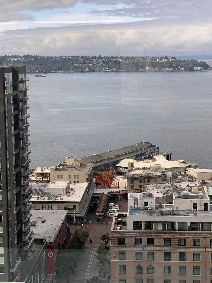 jadeloyzaga's tweet photo. I’m sure the folks at @TwitterSeattle already know this but your office is beautiful!! It was lovely spending the day with you all and talk about web at Twitter #TwitterWebDoes https://t.co/3GGn0FWtiJ
