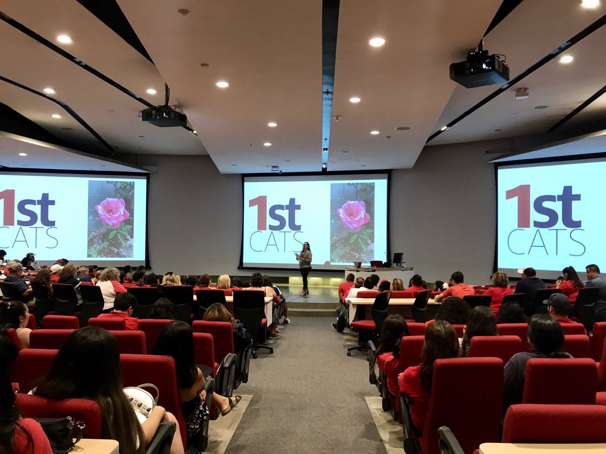 Dra_KSilva's tweet image. “I am a proud First Cat” 
“Soy una First Cat orgullosa”
💙❤️
#FirstCats #FirstGen #FirstCatsFamilyWelcome