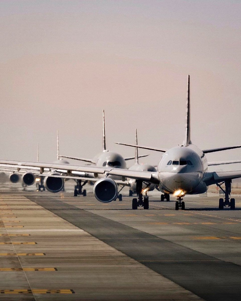 qatarairways's tweet photo. How many aircraft can you spot in this photo?
📸: althani350 (Instagram) https://t.co/qCtv08oZzZ