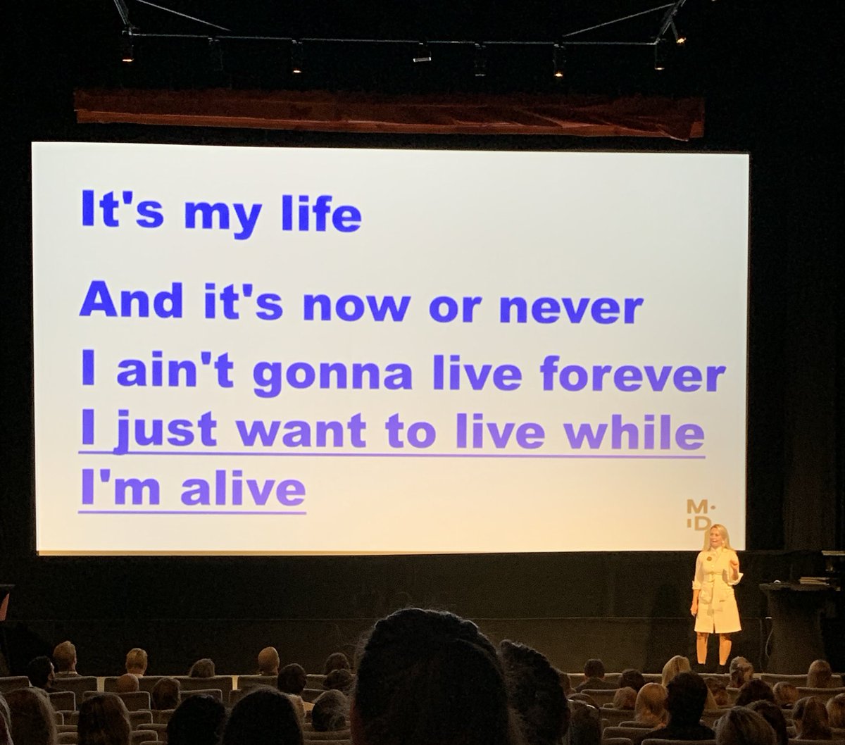 Inge Star Wars men vad gör det när <a href="/LindaWaxin/">Linda Waxin</a> avslutar med visdomsord från Bon Jovi? #huddleriotorrules