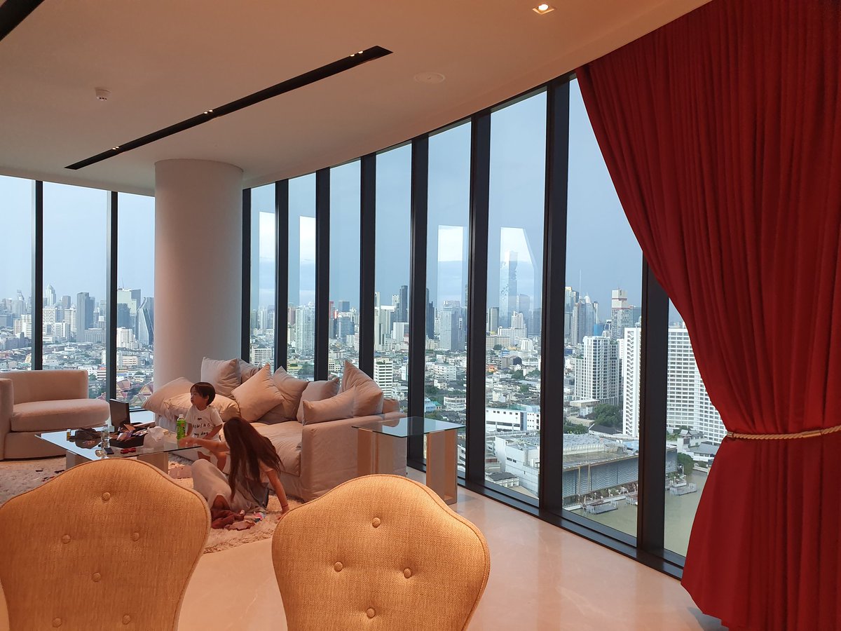 人生は曇りの日もある
それが当たり前だ
問題は曇っている時に何をしているか
雨雲が去るのをただ待ってる人は非常にもったいないことをしている
雨雲が去る迄に出来ることを全力で済ませておいたと言えるのが優位というもの
多分これだけの差が大きいんだと思う