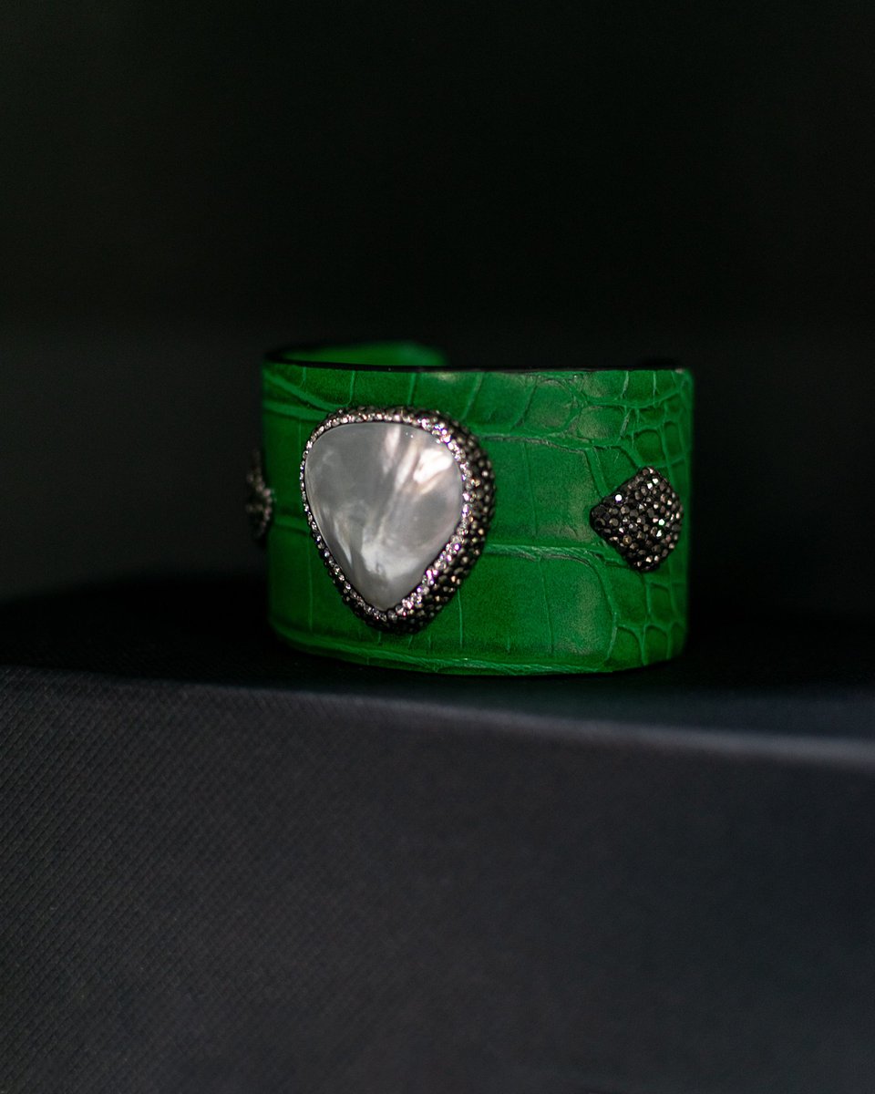 4efBrand's tweet photo. Je ne sais où va mon chemin, mais je marche mieux quand ma main serre la tienne

#4EF #4eflovers #jewel #brand #brazalete #complementos #passion #world #fashion #inspiration #design #nikon #desingforwoman #fashionspain #fashionstyle  #fashionaddict #vigo #Madrid #paris https://t.co/4sogv3hvrq