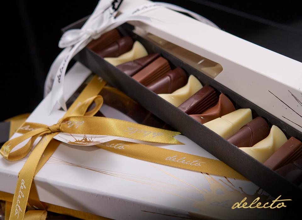 delectouae's tweet photo. Rich chocolate that is handcrafted piece-by-piece.
Hurry place your orders now Call: 0569940335

#delecto #chocolate #handcrafted #choco #abudhabi #order #white #dark #rich https://t.co/1mhAb1argy