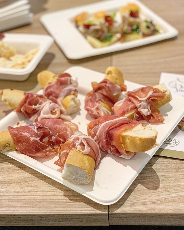 KarenBurnsBooth's tweet photo. Prosciutto di Parma wrapped around slices of peanut bread and served at a jaunty ANGLE, which is today’s prompt for the @thegfw #igphotoproject_gfw #gfw_sept12 As enjoyed in Parma bed the weekend, where I was on a press trip with @parmahamuk #ad #presstrip #parma #festivaldi… https://t.co/vVJ7w4IxuW