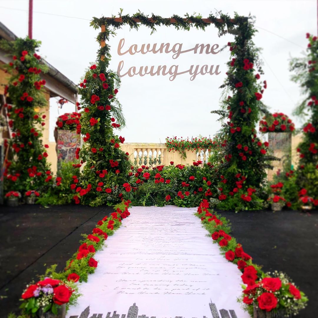 BookEventz's tweet photo. Lekar Hum Deewana Dil😍. Throwback to how Karishmakapoor’s cousin Armaan Jain proposed to marry his gf Annisa Malhotra.
.
#BookEventz #ArmaanJain #AnissaMalhotra #engagement #parties #Proposal #Funtimes #Kapoor's #KarishmaKapoor #KareenaKapoorKhan #Kapoorfamily https://t.co/5E1EgabyRr