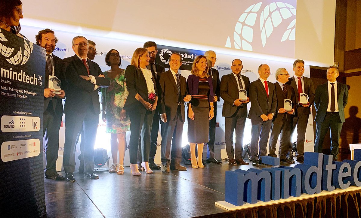 help_flash's tweet photo. NETUN SOLUTIONS recibió el premio StartUp Award en reconocimiento a nuestra trayectoria con Help-flash, dispositivo inteligente para señalizar incidentes en carretera. Jorge Costas, CEO de Netun Solutions, recogió el galardón. #Mindtech #MindtechVigo #Mindtech2019 #PoloIberico https://t.co/EomRnVYWhT