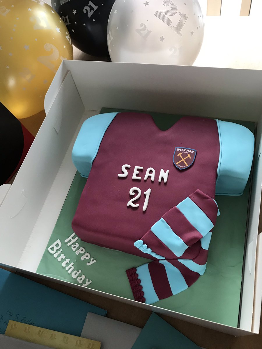 seanfuller61's tweet photo. Best cake ever!!!! https://t.co/ifx779hGpk