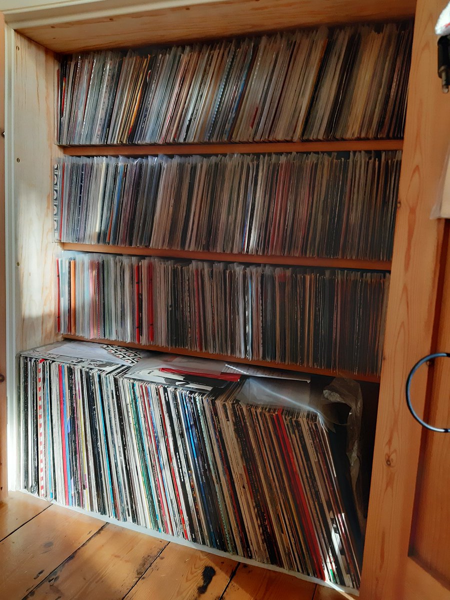 TheDoorRestorer's tweet image. Here Comes The Sun! Deflected sunlight flooding in through a north facing #sashwindow, illuminating a #ReclaimedTimber alcove cupboard, purpose-built to house my little vinyl record collection. Combined passions. Good Day Sunshine!
#THEolddoorrestorer