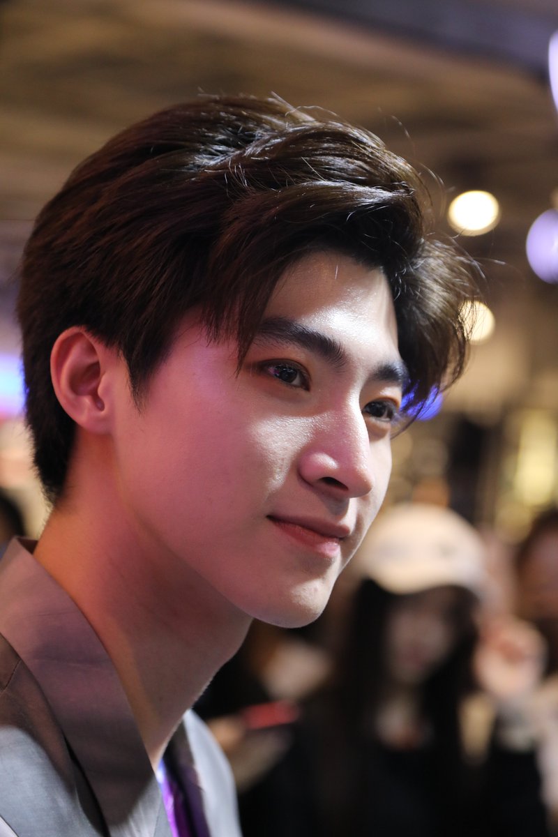 siam_center's tweet photo. น้อง #Bluepongtiwat ในงาน #SiamcenterXcrigandkarl   
#ColorofSiam https://t.co/iilHk5uZtp