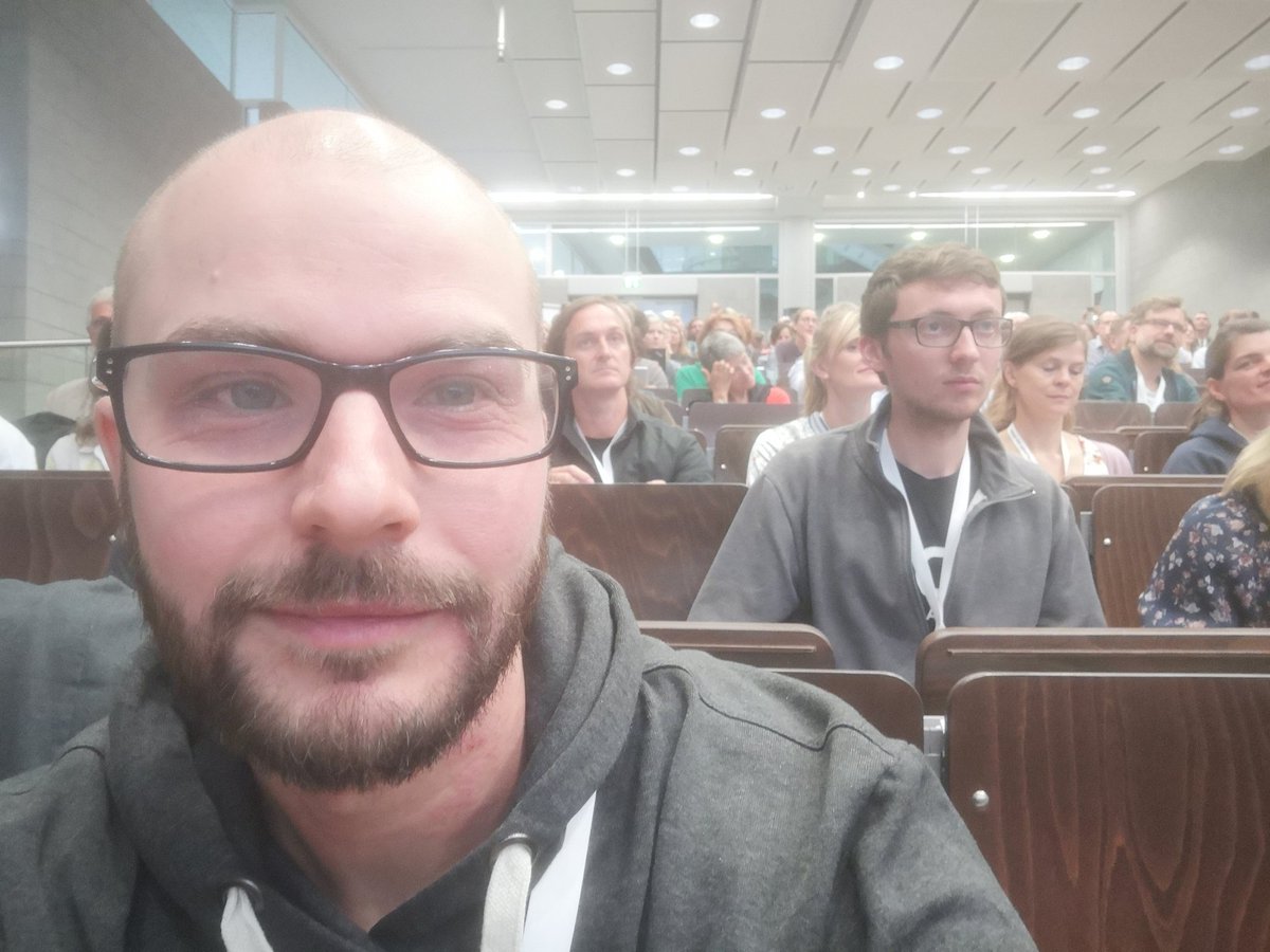 geraederter_dan's tweet photo. @KhPape eröffnet das Barcamp an der Hochschule #Koblenz
#CLC19KO https://t.co/ExI82dVtJJ