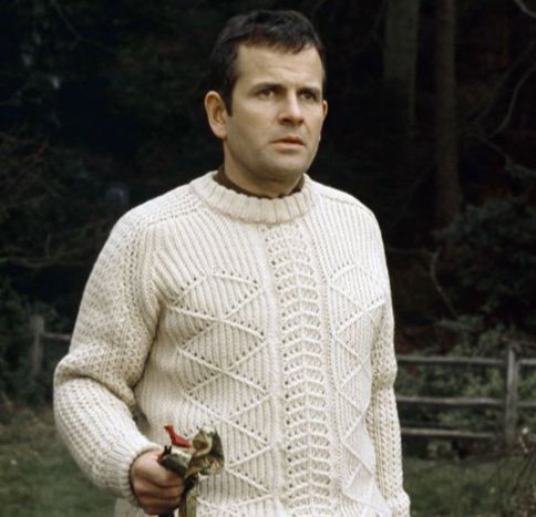 Happy Birthday to celebrated British actor Sir Ian Holm!
He is 88 today.
Favourite Ian Holm role? 