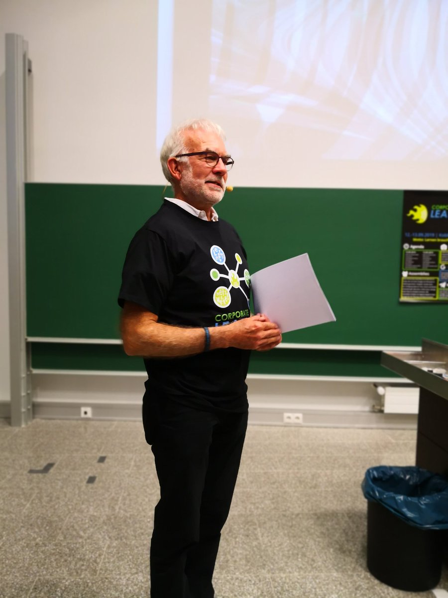 geraederter_dan's tweet photo. @KhPape eröffnet das Barcamp an der Hochschule #Koblenz
#CLC19KO https://t.co/ExI82dVtJJ
