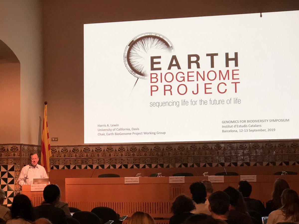 evodevogenomeUB's tweet image. Harris E Lewis starts introducing the superambitious #EarthBiogenomeProject to sequence🧬 all organisms on the Planet🌍🌾🐾🐠🦐🦠
Cost=4.7 billions (human genome was 5.4) 
#GenomicsForBiodiversity #Biogenoma
@SCBcat @iec @IBE_Barcelona @GeneticsUB @IRBioUB