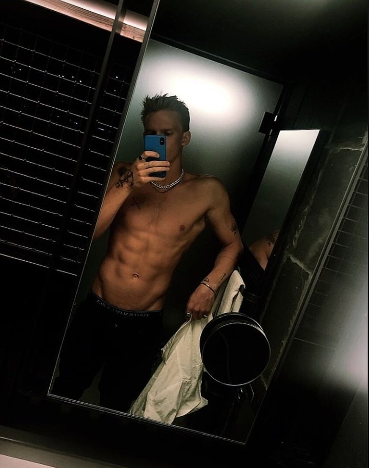 Cody Simpson. #shirtless. pic.twitter.com/k9yUM7aBbU. 