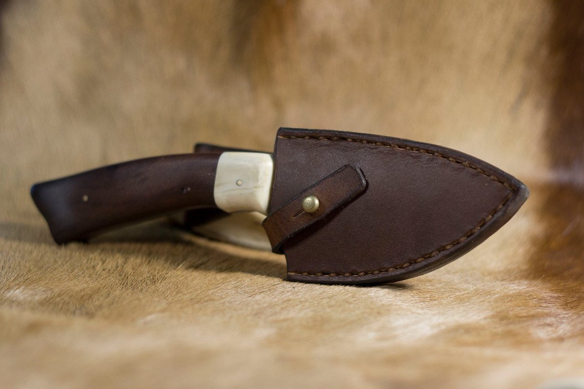 MarkOfLegend1's tweet photo. Custom knife sheaths made for local knife maker, Matthew Brink.
#markoflegend #genuineleather #realleather #handstitched https://t.co/o63zBPVFly