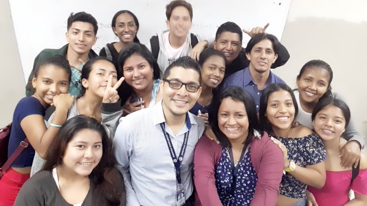 CarmenBone18's tweet photo. Ultima foto del semestre #IOA #2a #informatica #PaulOcaña https://t.co/DhdGqt8dNc