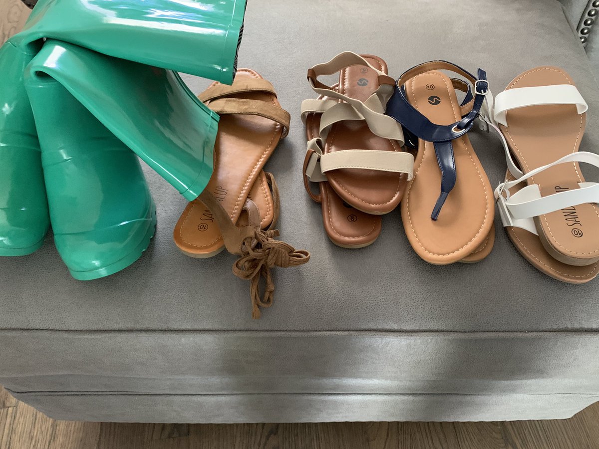 CharlotteBoehm2's tweet photo. Look what I found and read here about my crazy deal!  #crazygood #deal #thrifty #shoes #fancy https://t.co/ZxePf1isRy https://t.co/vzvpTLMT0L
