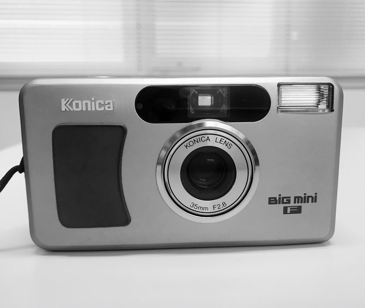 apricot_0316's tweet photo. コンパクトフィルムカメラ始めました。2005年に期限が切れてるフィルムが家にあったので入れてみたけど、どんな写真が取れるんだろう？？
#BigminiF https://t.co/yYRruNWYM1