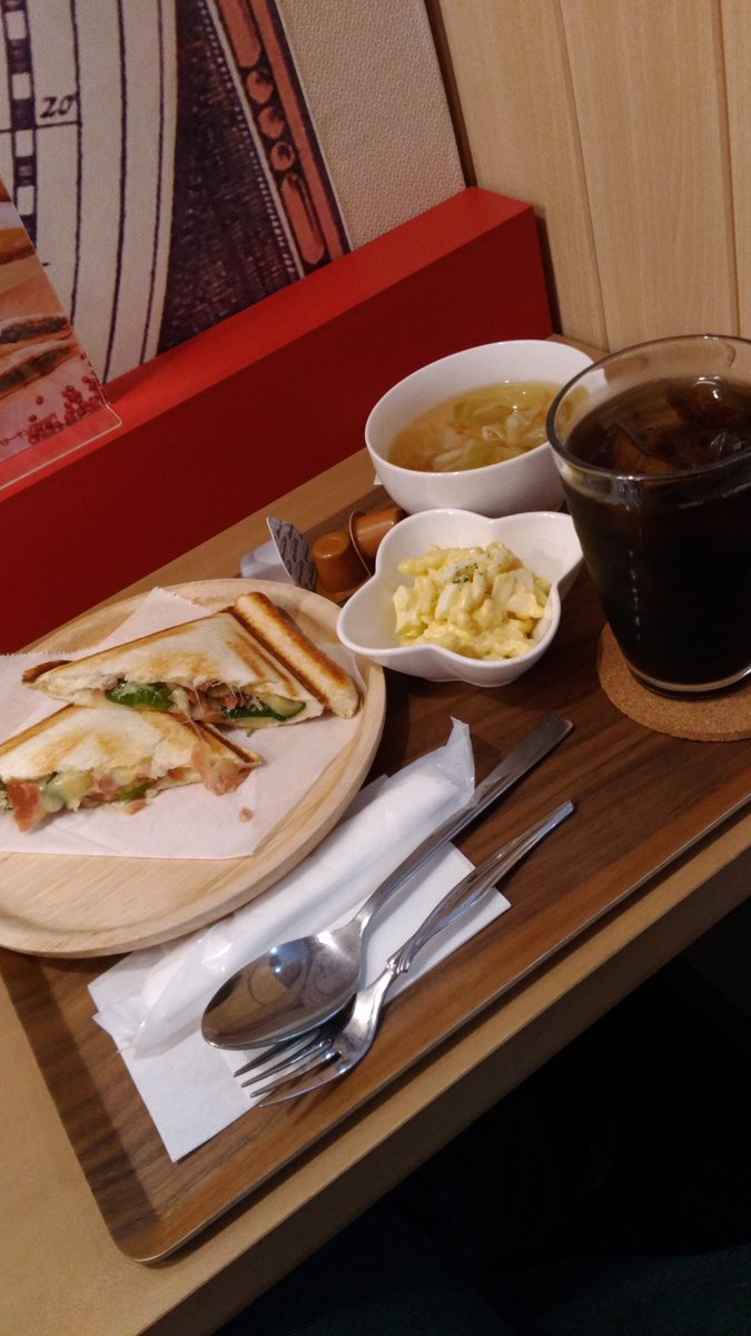 TUITANN's tweet photo. 大通りのOYOYOのホットサンドで昼御飯 https://t.co/cHYWtmFcsw