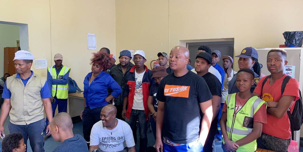 Happykhumalo54's tweet photo. True Leaders @djmahoota
 @Vetkuk @VetkukvsMahoota
 #springjumpoff2019 
Giving back to our community  is important ,we really need people like this in  our community  . https://t.co/8zug7GbZS3