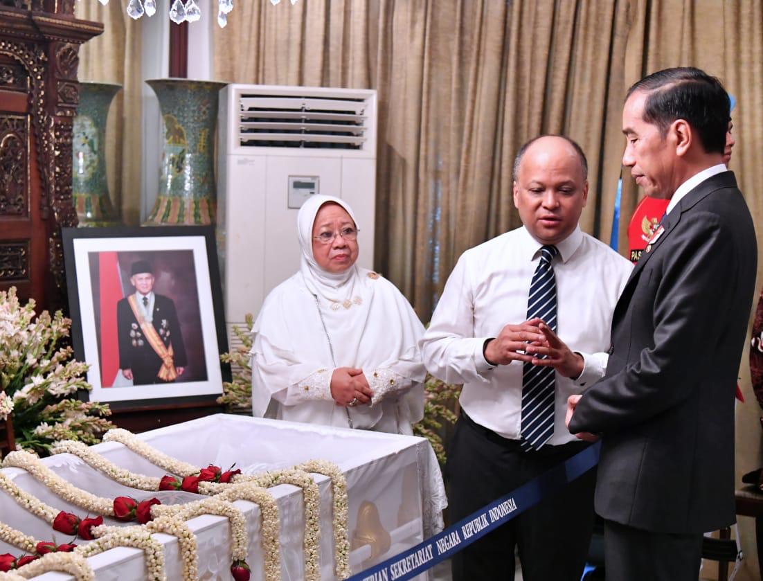 Selamat pagi. Mari mengantar kepergian Pak BJ Habibie dengan doa untuk keselamatannya, dengan kibaran bendera setengah tiang, dengan optimisme yang kuat untuk melanjutkan cita-citanya.