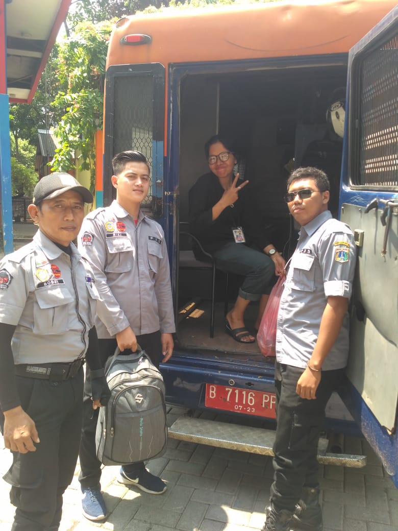 satgasp3s's tweet photo. @satgasp3s js dan @trc_js menerima rujuka seorang pmks disabilitas mental dari @SatpolPP_DKI kec.setiabudi di walikota jakarta selatan,untuk diteruskan kepanti sosial @DinsosDKI1 @an_sori1975 https://t.co/pGF50vX8es
