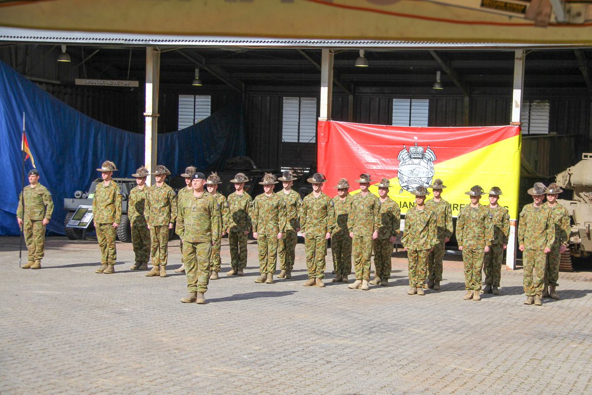 RSM_8X's tweet photo. The newest Combat Reconnaissance Vehicle troopers were today presented their berets and unit patches @SOARMDAusArmy by The CO and I. Good luck to you all as you head into the Regiments to begin your careers #goodsoldiering #armyinmotion https://t.co/vYcQRaLBvh