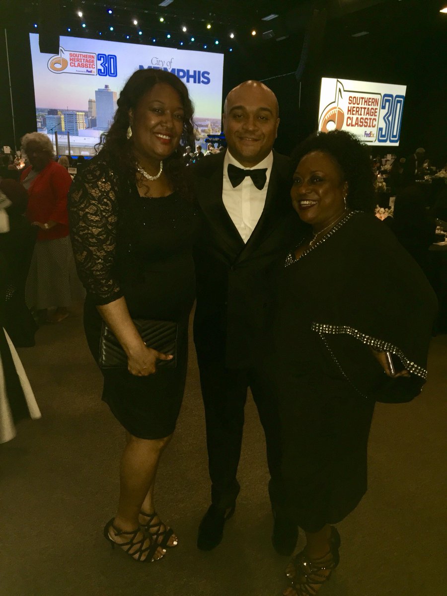 Joann_Massey901's tweet photo. Great time w/ @ClassicMemphis @MayorMemphis @CityOfMemphis Southern Heritage Classic 30th Kickoff & Gala Celebration #SHC19 #FredJonesWay https://t.co/2xtFFd2Gyn