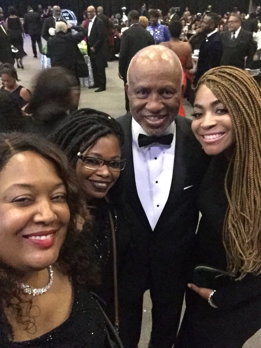 Joann_Massey901's tweet photo. Great time w/ @ClassicMemphis @MayorMemphis @CityOfMemphis Southern Heritage Classic 30th Kickoff & Gala Celebration #SHC19 #FredJonesWay https://t.co/2xtFFd2Gyn