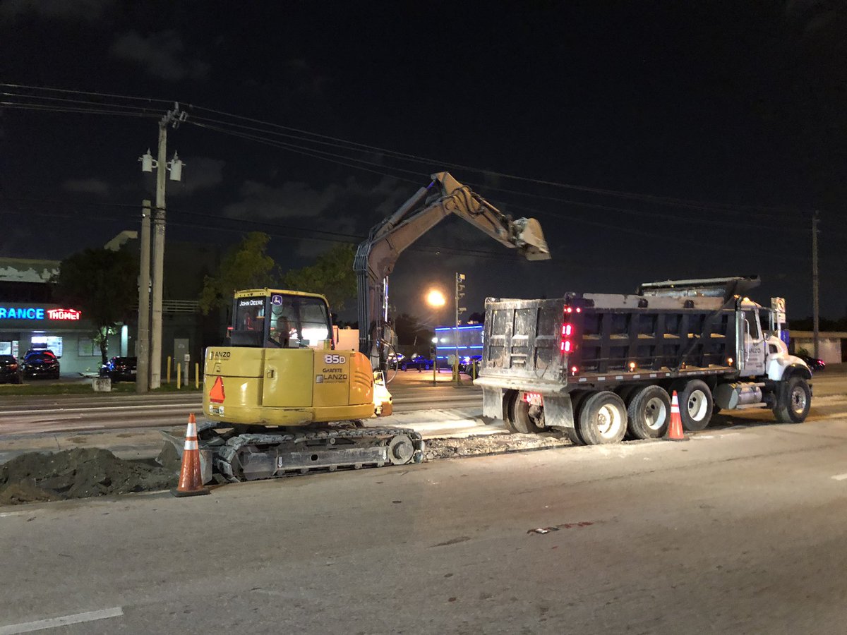 Night shift <a href="/CityofMiaGarden/">City of Miami Gardens</a> 183rd Street, Road Restoration crews #FDOT <a href="/MiamiDadeCounty/">Miami-Dade County</a> <a href="/MiamiDadeWater/">Miami-Dade Water & Sewer</a> Donut Hole Project 🍩 🚧👷🏼‍♂️🚜 #HappeningNow #LanzoStrong #51years