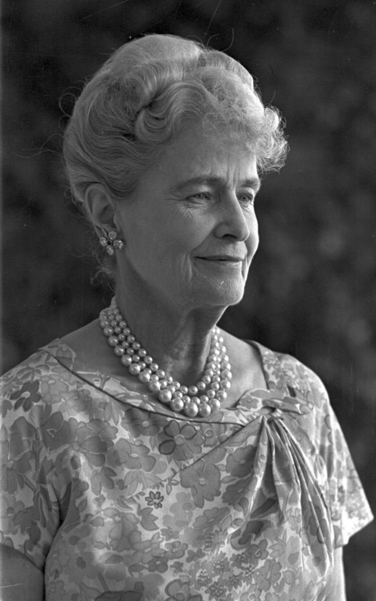 deathbyhibachi's tweet photo. American socialite and #owner of #GeneralFoods #MarjoriePost died #onthisday in 1973.

#otd #business #heiress #wealthy #rich #millionaire #MaraLago #Hillwood #art #collector #philanthropist #LegionofHonour #GoldenDaughterofMinerva #Post #PostHoldings #MarjorieMerriweatherPost https://t.co/QTklUf3osm