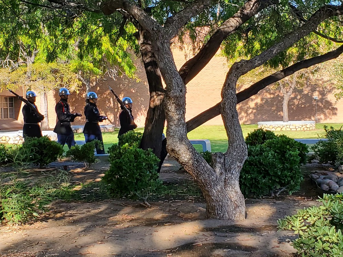 HanksInteract's tweet photo. Thank you JROTC for the beautiful memorial this morning! Sept. 11 #nationaldayofservice A day we will  never forget! #hanksknights #silverNblack #KingdomOf8 #WeAreHanks #yisdproud #thedistrict #wedeliverserviceexcellence https://t.co/KAhGpJC2VS