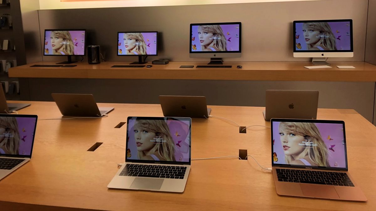 redfolklore's tweet photo. Dear @Apple,

I stan and fancy you 💗

#Lover #TheAlbum #PCAs #TaylorSwift https://t.co/BkcYp4EY1Z