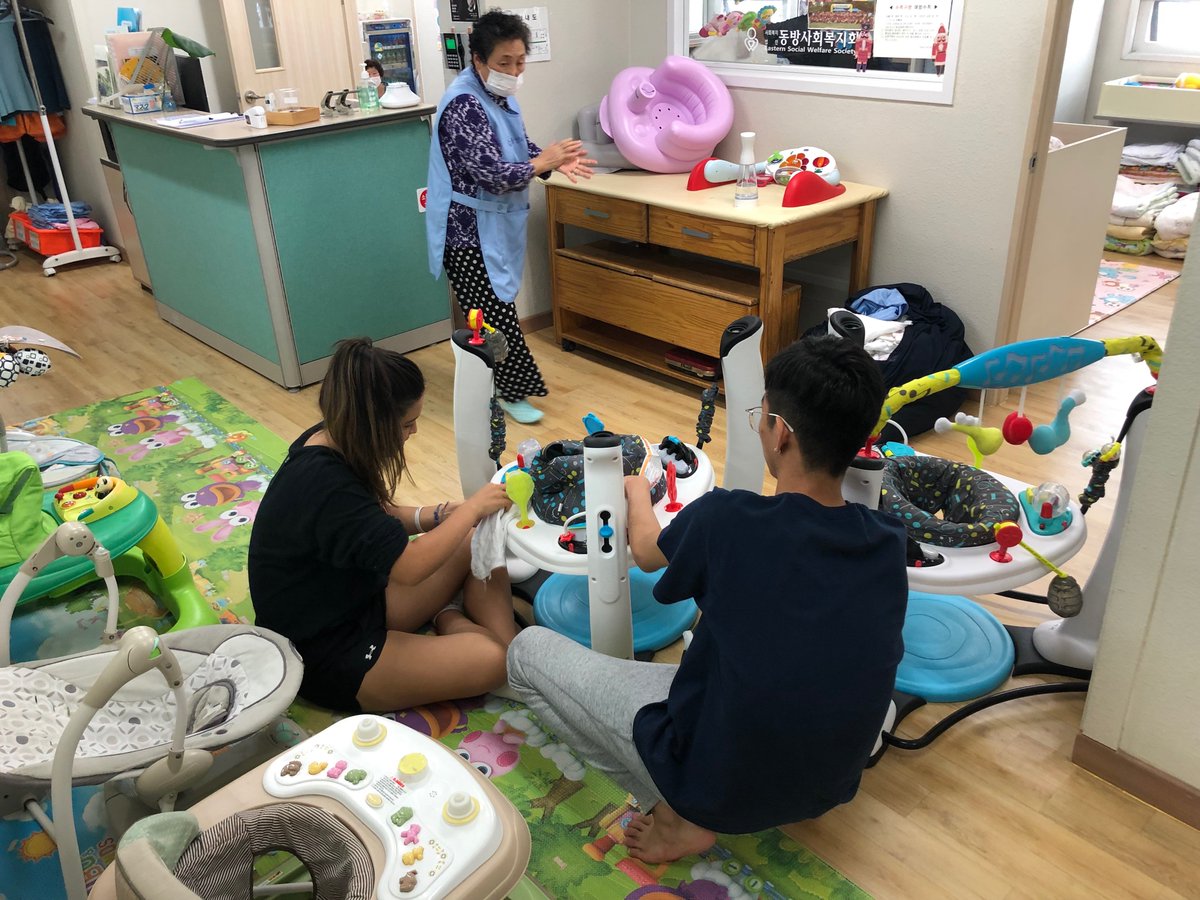 MillardMonkey's tweet photo. Service in action... HS Day of Service part 2! @SFS1912 https://t.co/SW66XLrhT8