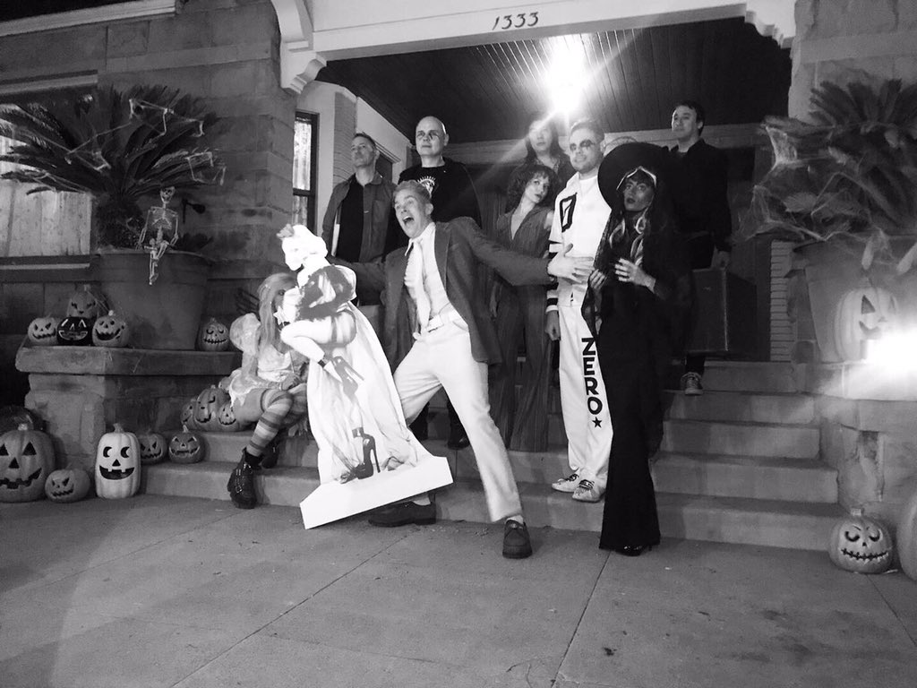 spmikey83's tweet photo. 🎶 “We’re in the middle, We’re in the middle Ghosts...” 🎶 — “Silvery Sometimes (Ghosts)” music video shoot — one year later! 🖤🤘🏽👻🎃

#RememberThatOneTime #WeWereInAnSPMusicVideo #SilverySometimes #Ghosts #TheSmashingPumpkins #BestBandEver #FavoriteBand #SPFam #SP4Ever https://t.co/HEmqzGgo5M