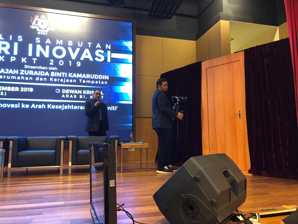 PPESquadron's tweet photo. Rehearsal for the launch of Majlis Sambutan Hari Inovasi KPKT 2019 this evening. Minister of Housing and Local Goverment, YB Puan Hajah Zuraidah Binti Kamaruddin will officiate the event.

#PPEEmpire #PPESquadron #event #corporateevent https://t.co/RB3AKOLZ5V