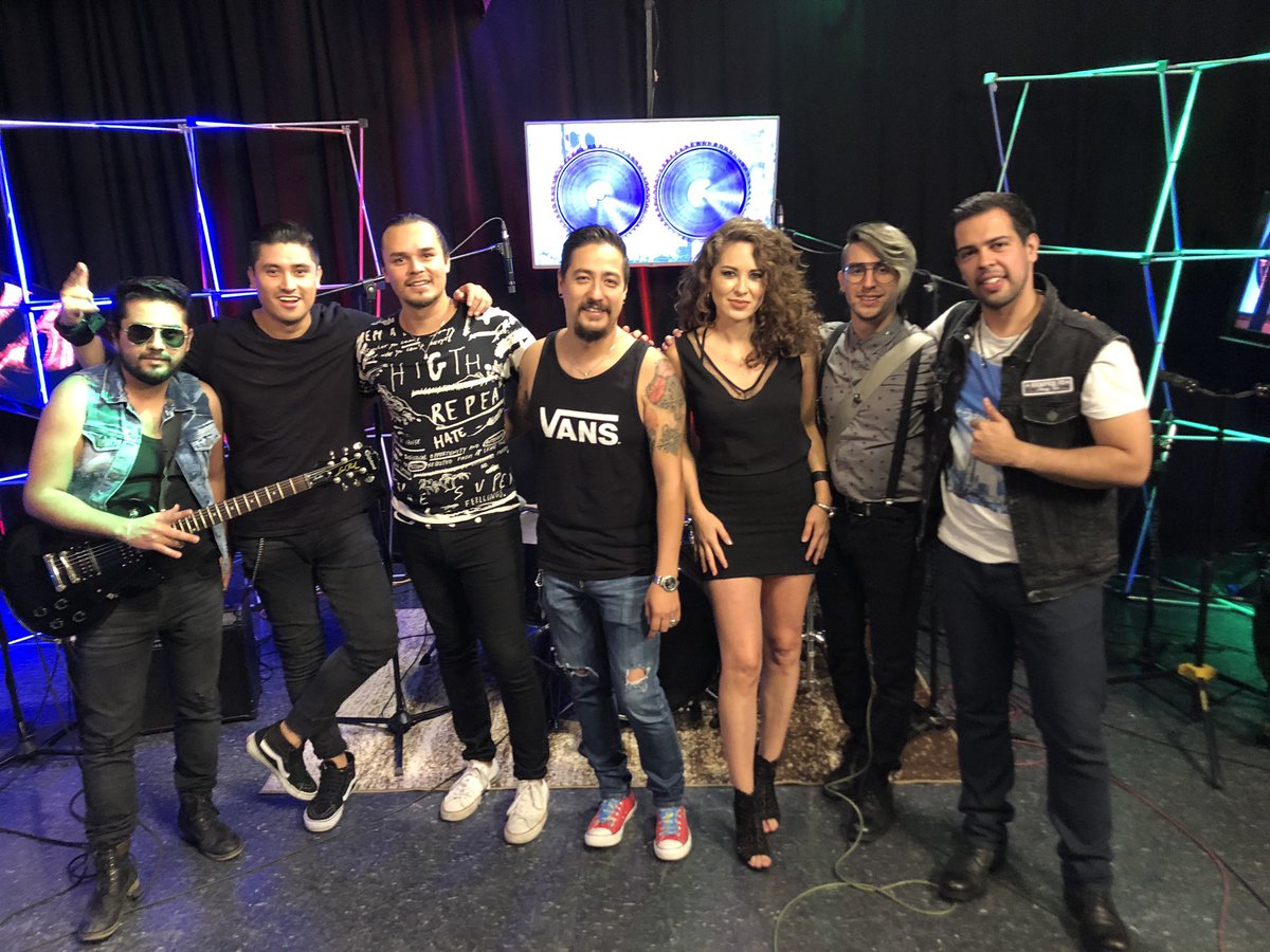 PaulinaSosaGDL's tweet photo. Muchas gracias a nuestros amigos tan talentosos de @occidenteband por habernos visitado en La Máquina! Nos vemos el próximo miércoles a las 9:30 pm por @JaliscoTV 📺🤘🏼🔥🎸🎤🔥 #LaMáquinaJaliscoTV #JaliscoTV https://t.co/pYHI5C16RN