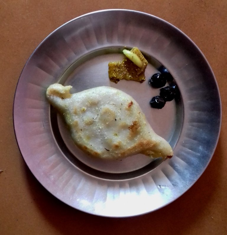 sankuchy's tweet photo. So, what's the difference between a #dhikri, #bagiya and #bhakka? #EverydayNepal https://t.co/Ec5Iwcf68k https://t.co/MbCLDMuS4e