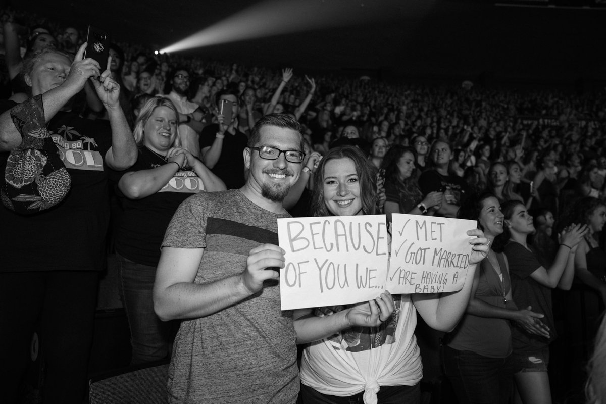jonasbrothers's tweet photo. Cincinnati 😎 #happinessbeginstour https://t.co/4VodBuW6no